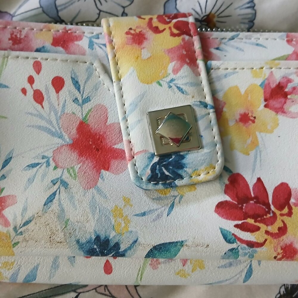 White Flower Wallet